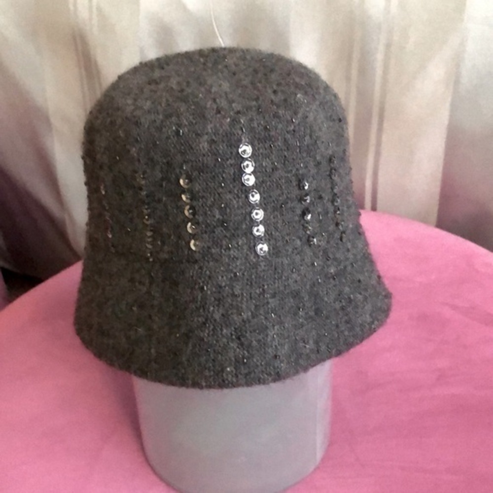 Nine West gray wool blend bucket hat with sequins
